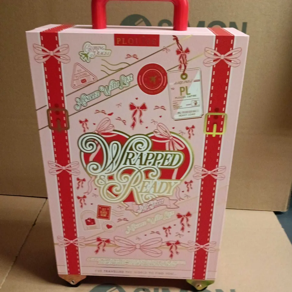 P LOUISE MAKE-UP GIFT SET – WRAPPED & READY PINK TRAVEL CASE