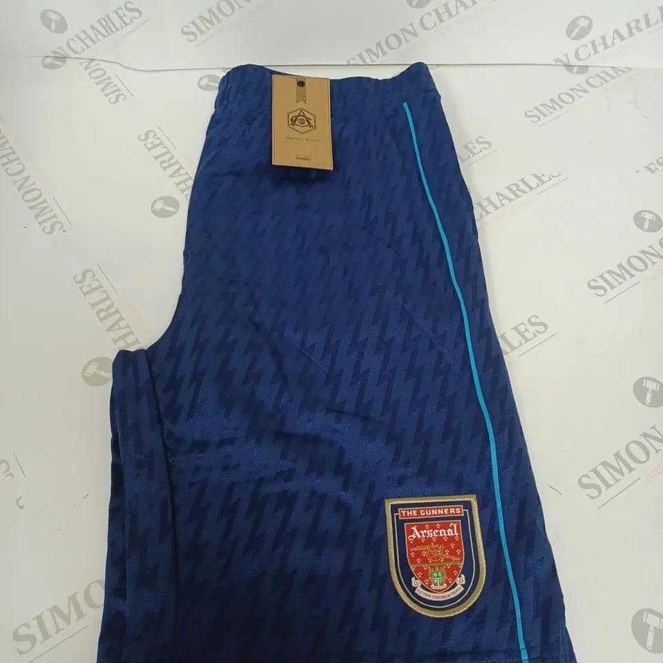 ARSENAL FC RETRO CHEVRON SHORTS SIZE M