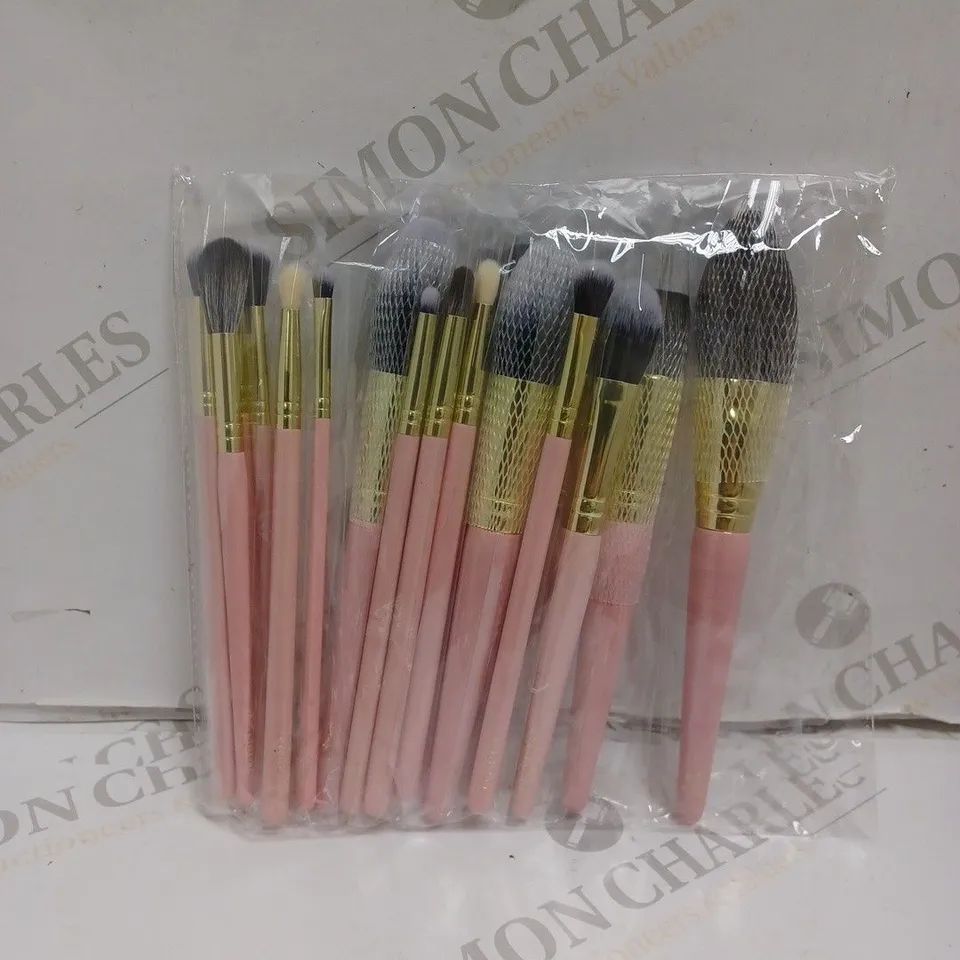 SEALED PLOUISE BRUSH BUNDLE. 