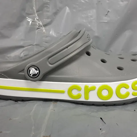 PAIR OF CROCS BAYABAND CLOGS IN GREY/WHITE/GREEN SIZE UK M10/W11