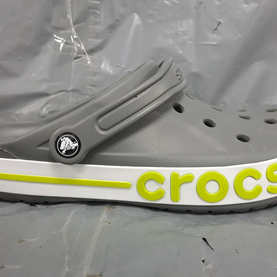 PAIR OF CROCS BAYABAND CLOGS IN GREY/WHITE/GREEN SIZE UK M10/W11