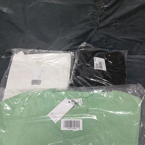 APPROXIMATELY 20 ASSORTED WOMENS CLOTHING PRODUCTS IN VARIOUS STYLES & SIZES