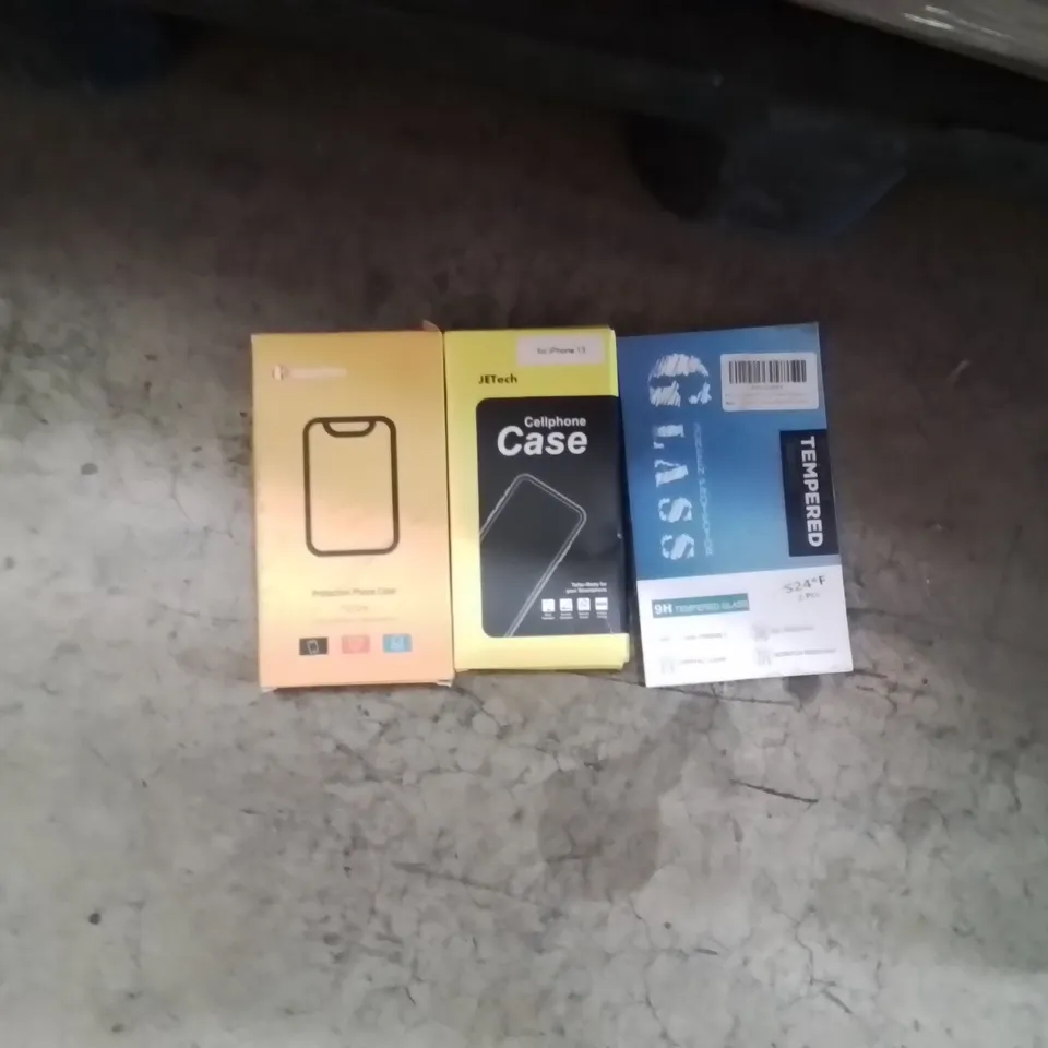 PALLET CONTAINING A LARGE QUANTITY OF PHONE CASES,SCREEN PROTECTORS 