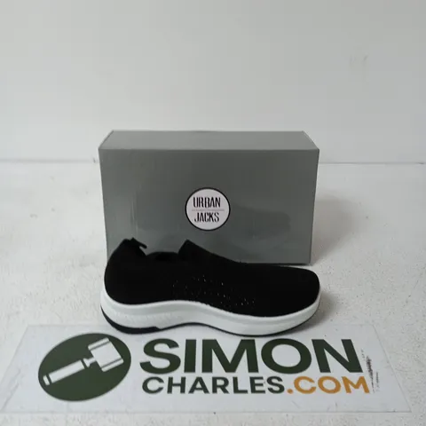 BOXED URBAN JACKS NEGRONI BLACK KNIT SNEAKERS – UK 5