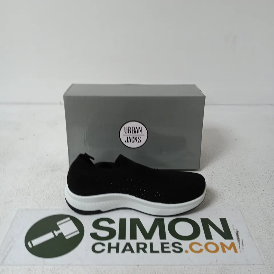 BOXED URBAN JACKS NEGRONI BLACK KNIT SNEAKERS – UK 5