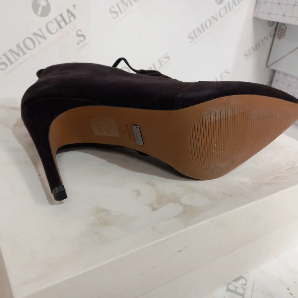 BOXED REISS SUEDE CHOCOLATE BOOT HEELS - SIZE 6