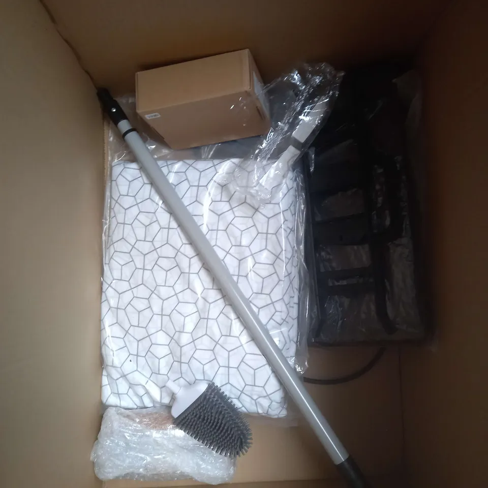 BOX OF APROXIMATELY 12 ASSORTED HOUSEHOLD ITEMS TO INCLUDE YARN, SCOTLAND TEA TOWEL, MULTIFUNCTIONAL SOLAR LIGHT ETC 