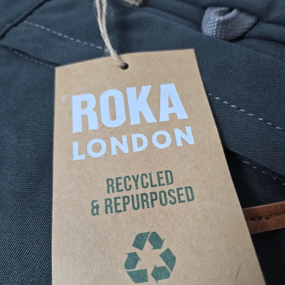 ROKA LONDON RECYCLED CANVAS BAG – MEDIUM CARBON