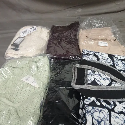 LARGE BOX OF APPROXIMATELY 20 ASSORTED CLOTHING ITEMS IN VARIOUS SIZES, STYLES AND COLOUR