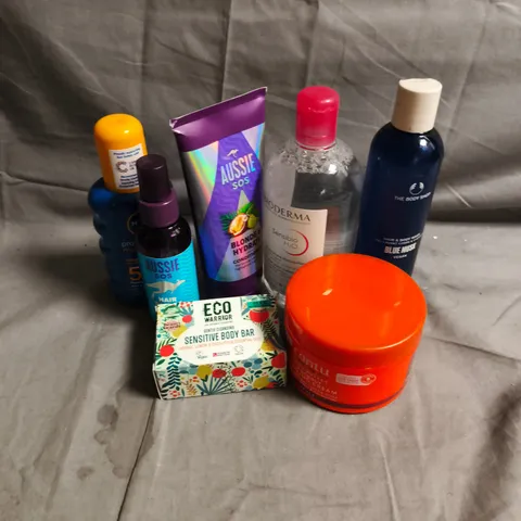 APPROXIMATEY 20 ASSORTED HEALTH AND BEAUTY PRODUCTS TO INCLUDE - CANTU COCONUT CURLING CREAM - AUSSIE SOS BLONDE CONDITIONER - AUSSIE SOS HAIR RESCUE OIL - ETC