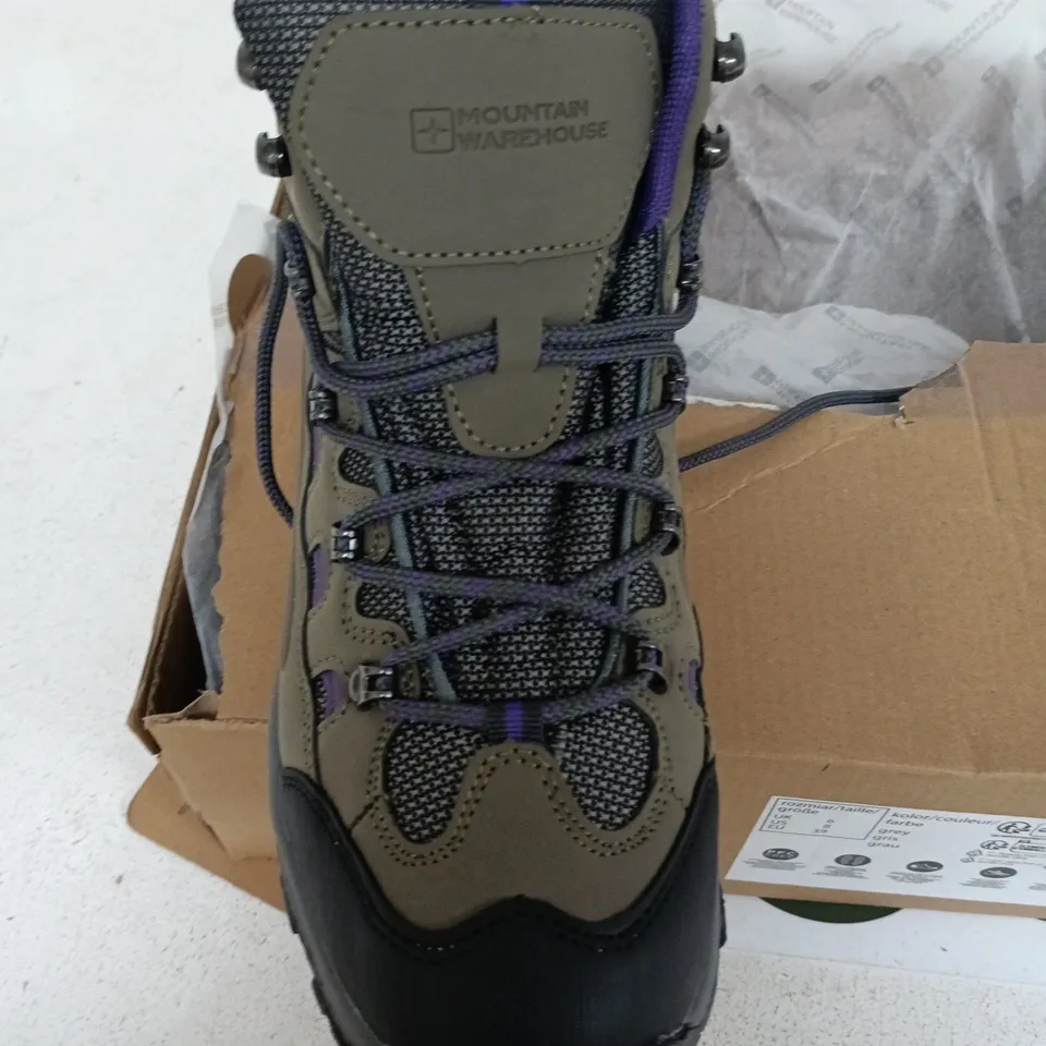 ADVENTURER WOMANS WATERPROOF BOOTS SIZE 6