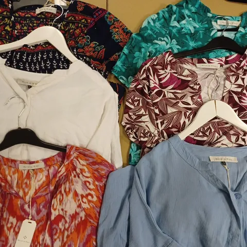 BOX OF APPROX 6 ASSORTED ITEMS OF MAISON DE NIMES CLOTHING IN VARIOUS SIZES AND STYLES