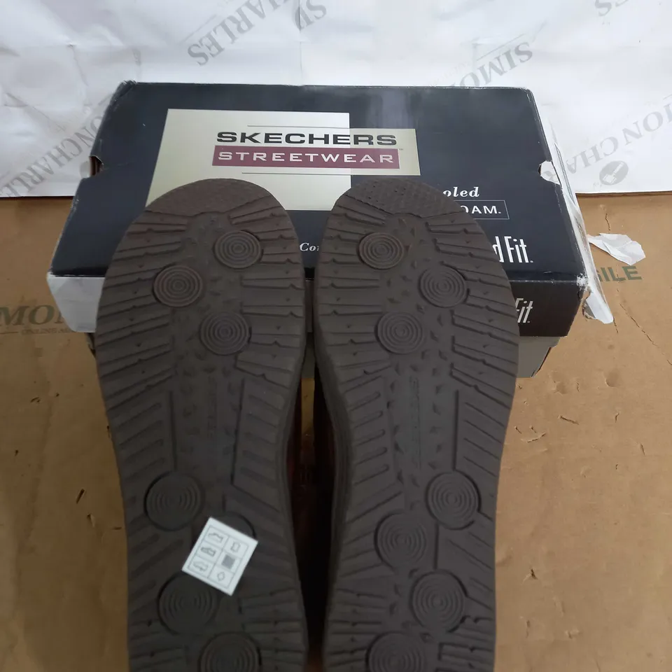 BOXED PAIR OF SKECHERS STREETWEAR AIR-COOLED SHOES SIZE 9