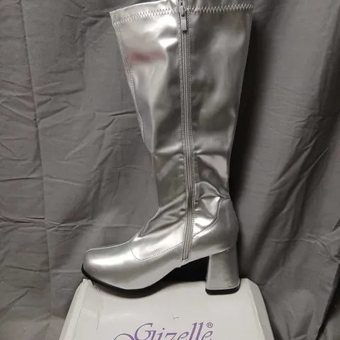 GIZELLE SILVER PATENT KNEE-HIGH BOOTS – UK 11 (EU 45) – STYLE G-733