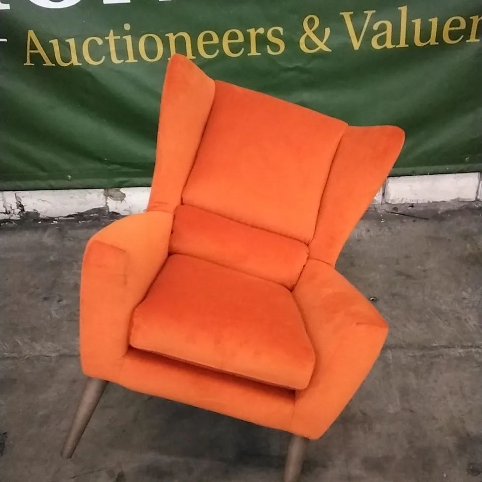 QUALITY DESIGNER LOUNGE CO ARMCHAIR IN BRIGHT ORANGE PLUSH FABRIC 