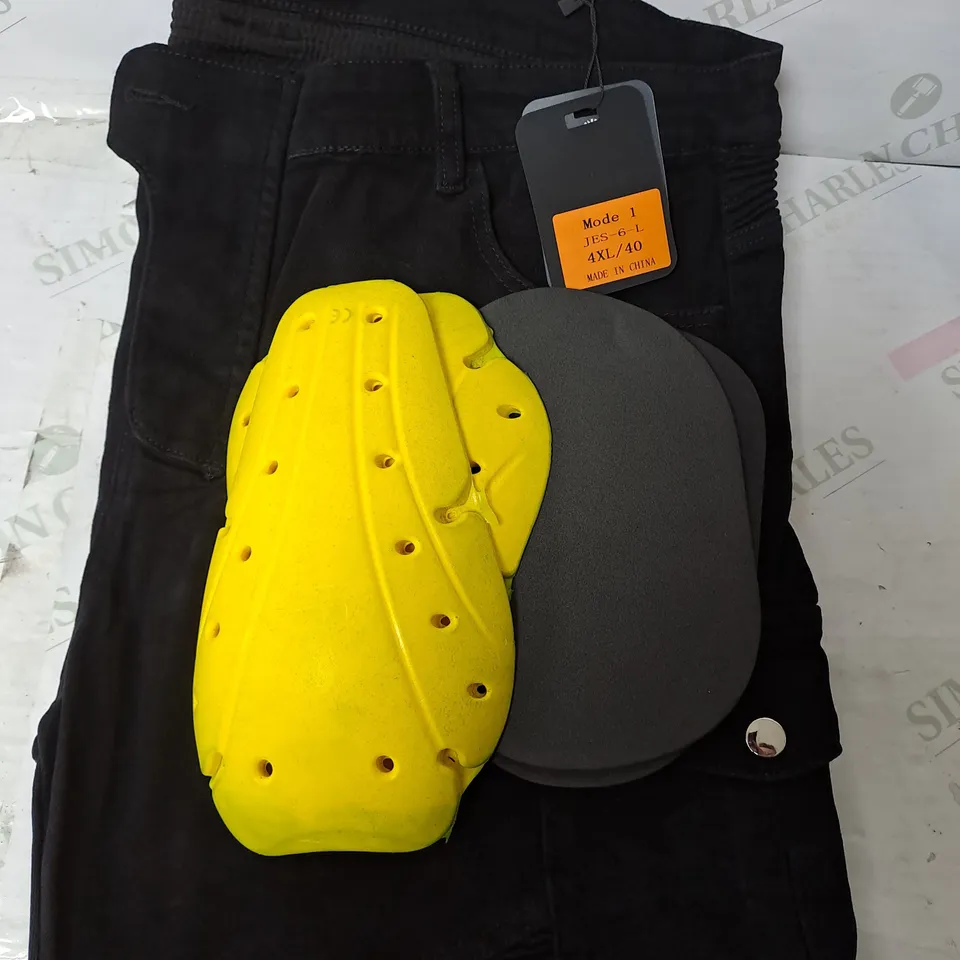 MOTO JEANS IN BLACK SIZE 40"