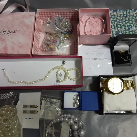 LOT OF ASSORTED JEWELLERY AND WATCH ITEMS TO INCLUDE RINGS, WATCHES, NECKLACES AND BRACELETS