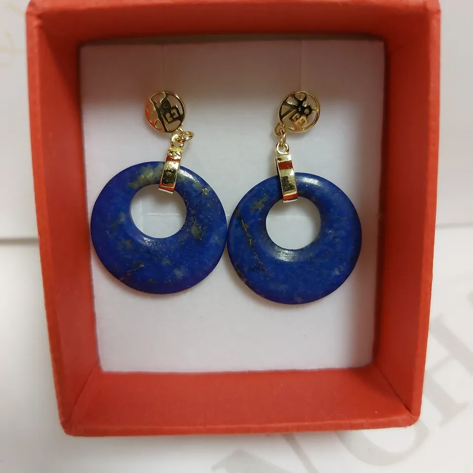 BOXED GOLD EFFECT/BLUE PENDANT EARRINGS