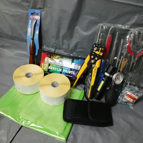 APPROXIMATELY 15 ASSORTED HOUSEHOLD ITEMS TO INCLUDE TORCH, ACRYLIC PAINTS, WOOD CARVING CHISEL, ETC