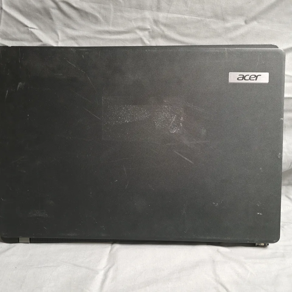 ACER TRAVELMATE P215-52 SERIES LAPTOP IN BLACK N19Q8