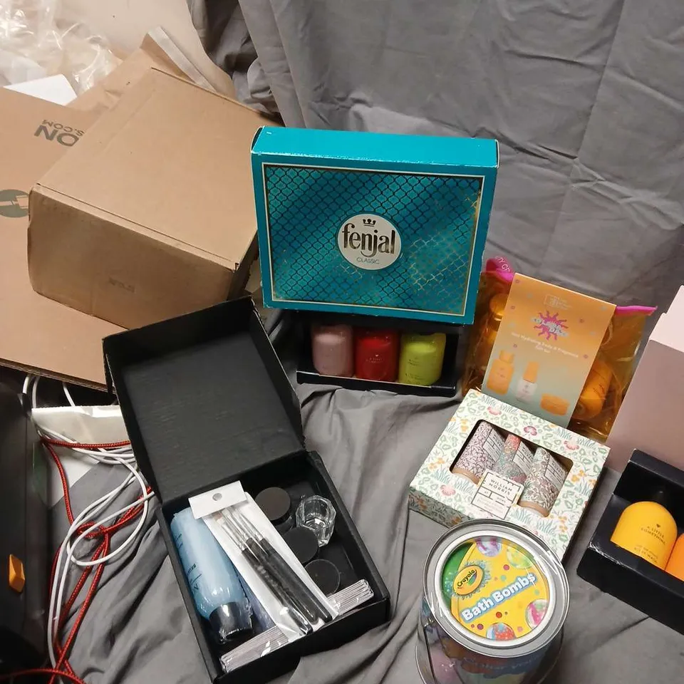 APPROXIMATEY 11 ASSORTED HEALTH AND BEAUTY PRODUCTS TO INCLUDE - TED BAKER, CRAYOLA  AND FENJAL.