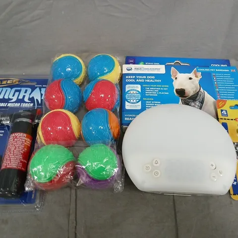 APPROXIMATELY 20 ASSORTED HOUSEHOLD ITEMS TO INCLUDE DOG TOYS, TOWER BOLT AND COOLING PET BANDANA