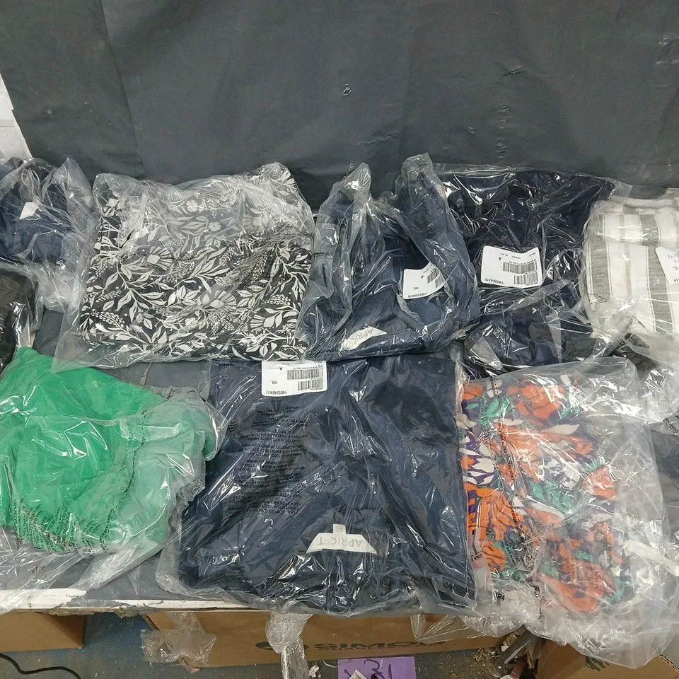 BOX OF APPROXIMATELY 10 ASSORTED PIECES OF CLOTHING IN VARIOUS STYLES, SIZES, AND BRANDS 