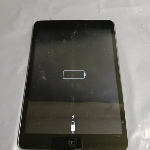 APPLE IPAD MINI 1ST GEN TABLET IN GREY/SILVER