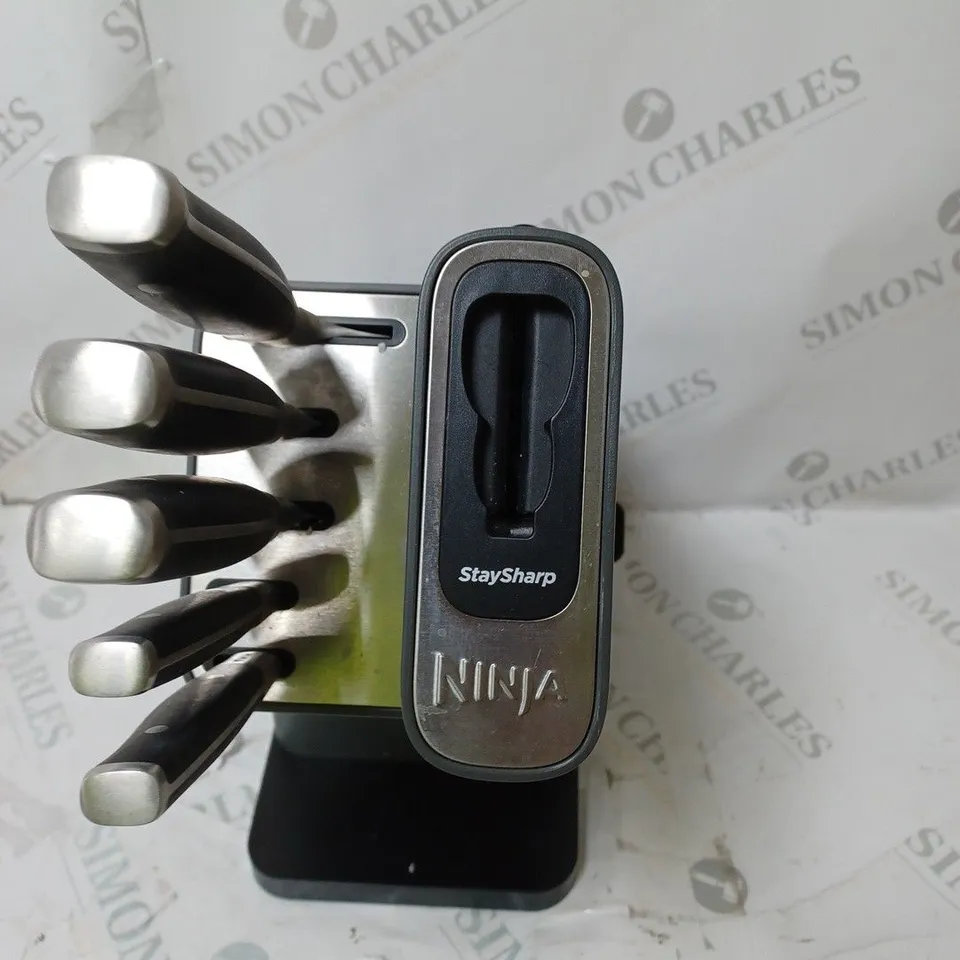 BOXED NINJA FOODI STAYSHARP 5 PIECE KNIFE BLOCK WITH INTEGRATED SHARPENER K32005UK