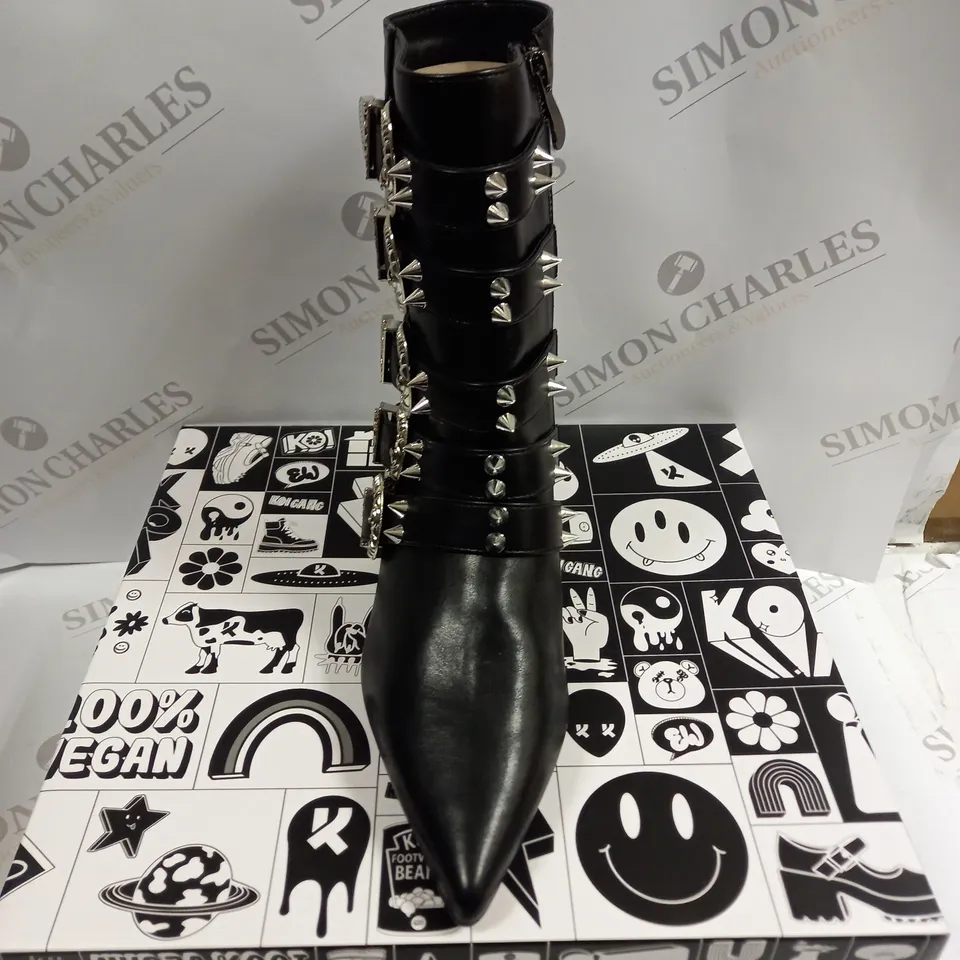 BOXED KOI FOOTWEAR TRAITOR ZONE SPIKED BOOTS - 6