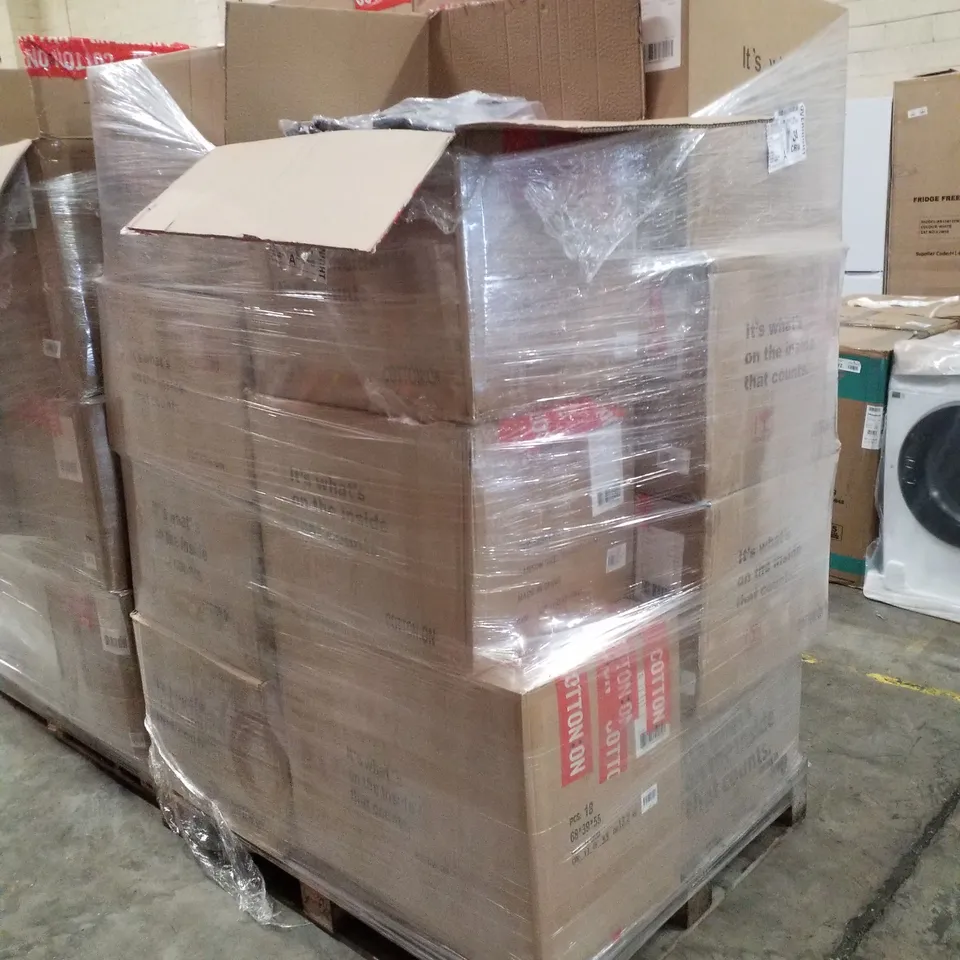 PALLET CONTAINING ASSORTED BRAND CLOTHING INCLUDING JEANS, GIRLFRIEND SHORTS & ACTIVE GEAR