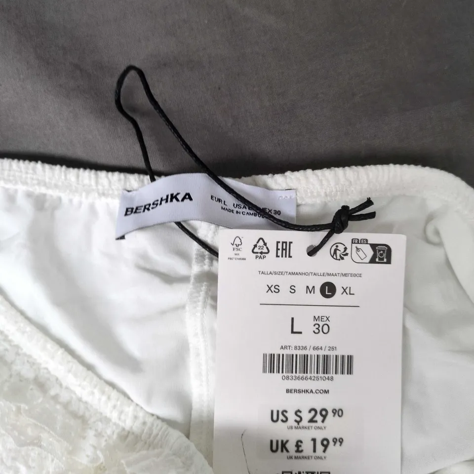 Bershka White Lace Top – Women’s Size L