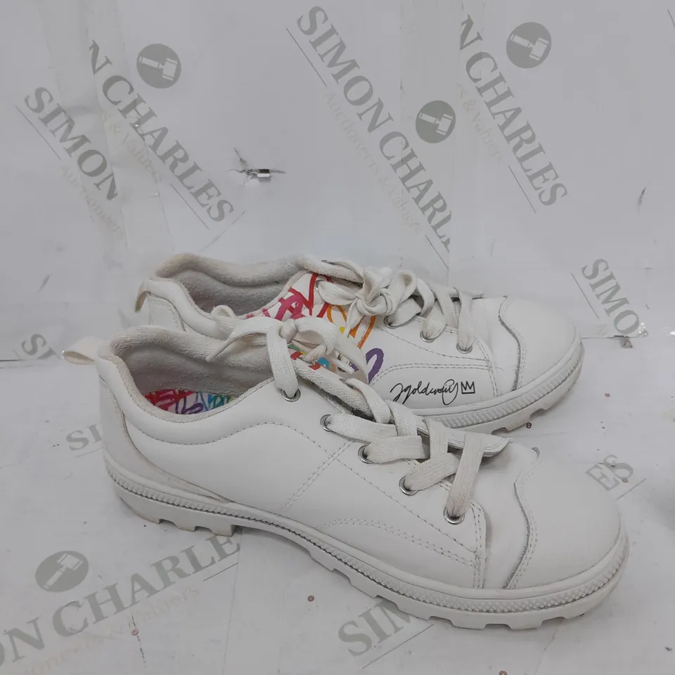 SKECHERS ROADIES LOVE ZONE GOLDCROWN TRAINER SIZE 5