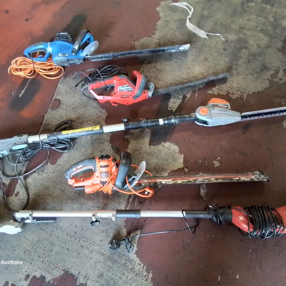 LOT CONTAINING APPROXIMATELY 5 MIXED CORDED GARDEN HEDGE TRIMMERS.