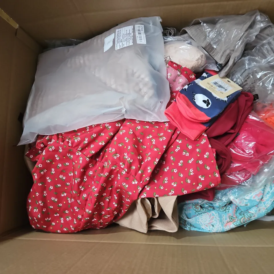 APPROXIMATELY 25 ASSORTED CLOTHING AND FASHION PRODUCTS IN VARIOUS STYLES AND SIZES - COLLECTION ONLY