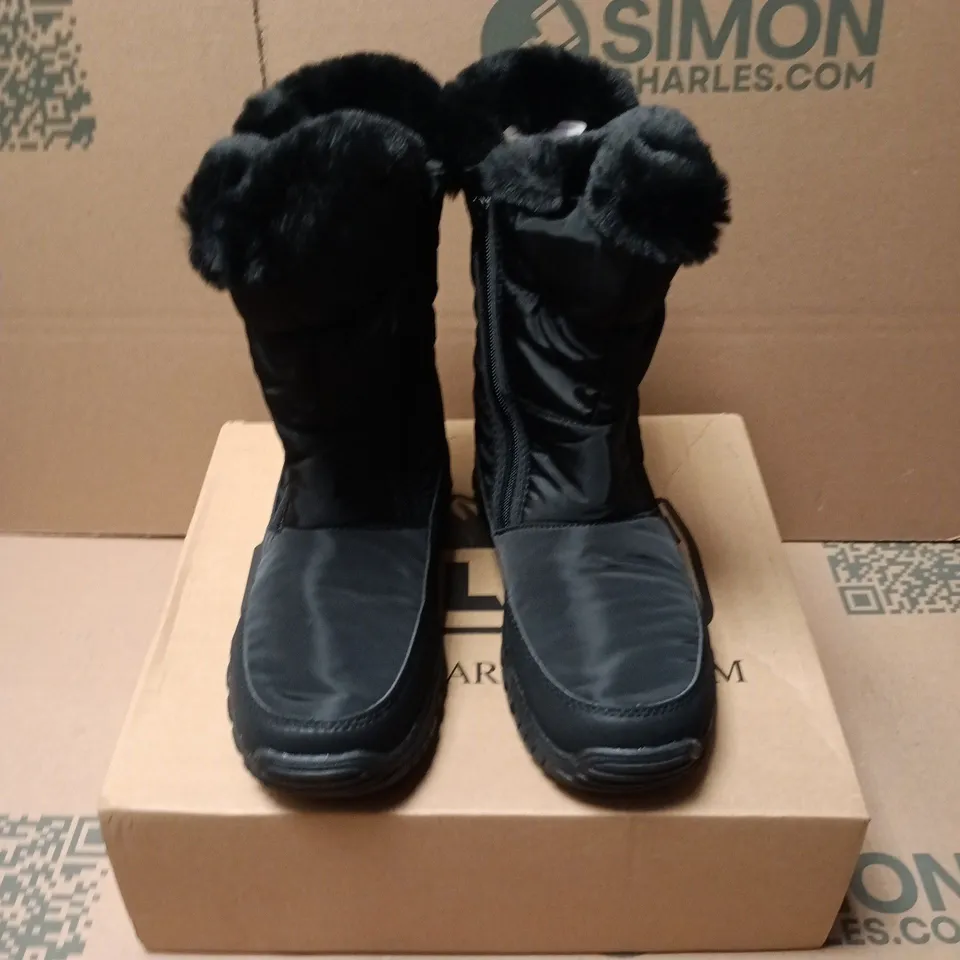BOXED PAIR OF POLAR WOMENS MEMORY FOAM BOOTS IN BLACK - UK 5