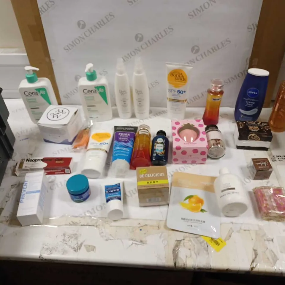 LOT OF APPROXIMATELY 20 HEALTH AND BEAUTY ITEMS TO INCLUDE HERBAL ESSENCE ARGAN OIL, LYNX DARK TEMPTATIONS, AND DKNY BE DELICIOUS ETC. 