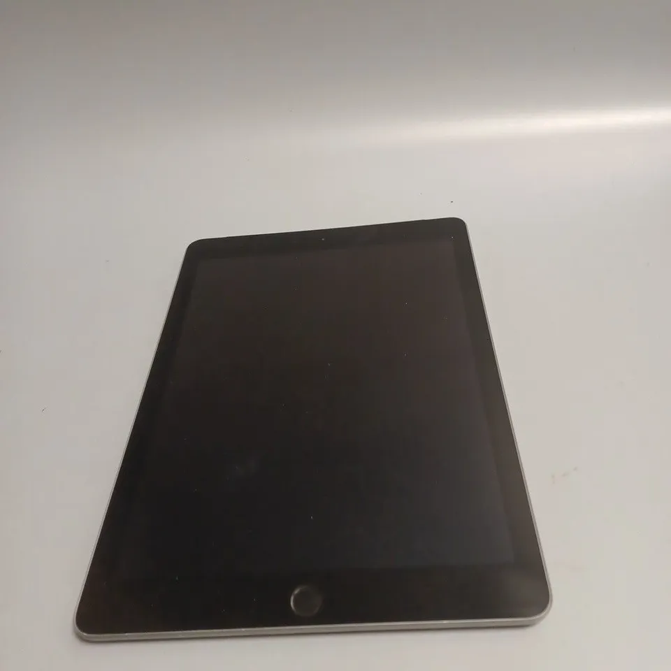 APPLE IPAD 9.7