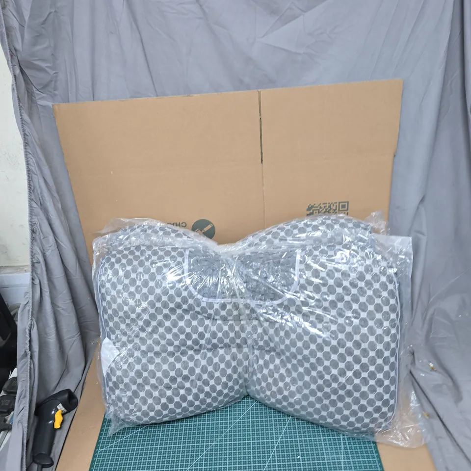 2X GREY HEX-PATTERN PILLOW IN CLEAR PLASTIC WRAP