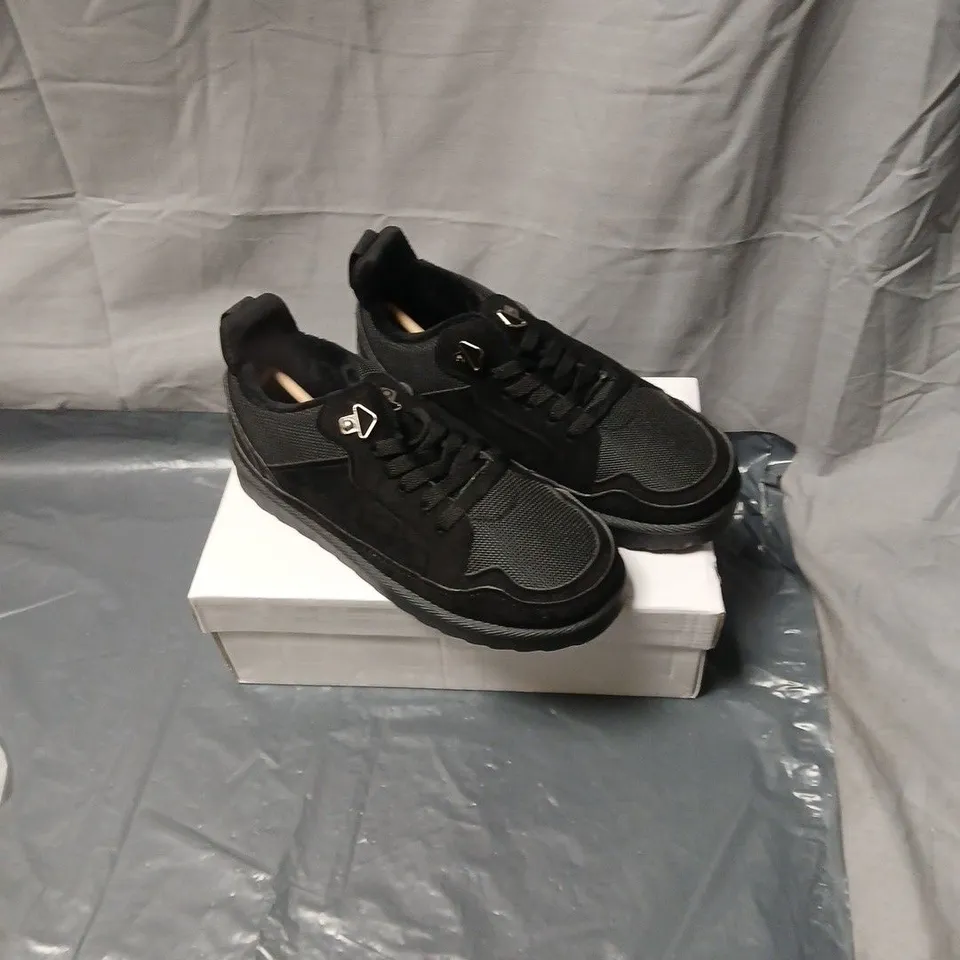 MEN'S BLACK TRAINERS UK SIZE 5