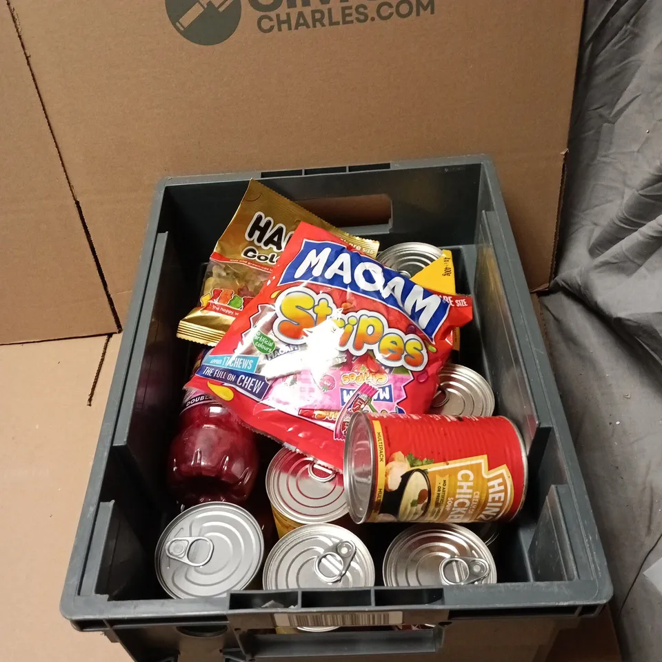 TOTE OF APPROXIMATELY 15 ASSORTED FOOD/DRINK ITEMS TO INCLUDE ROBINSONS, HEINZ SPAGHETTI, HARIBO, MAOAM, HEINZ CHICKEN SOUP ETC