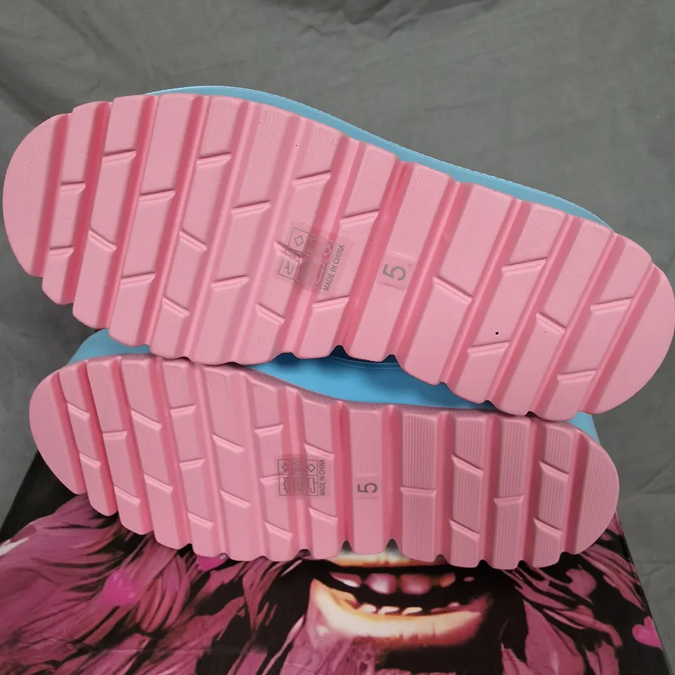 KOI CHIBI CHERUB KAWAII HEART BOOTS IN BLUE - UK 5