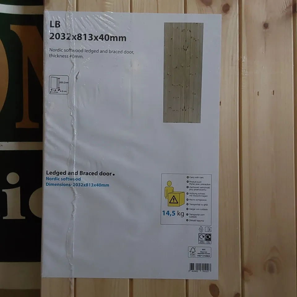 NORDIC SOFTWOOD LEGEND AND BRACED DOOR // SIZE: 2032 X 813 X 40mm