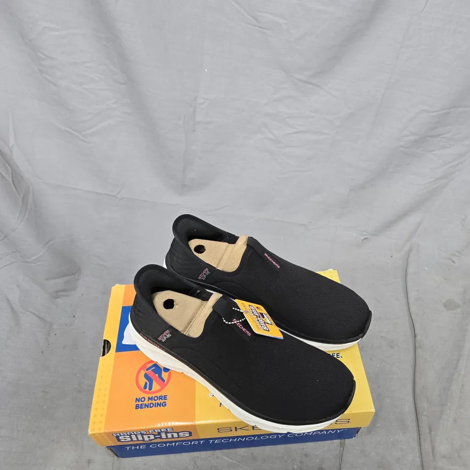SKECHERS HANDS FREE SLIP-INS SLIP-ON SHOES – BLACK (UNISEX) UK 6
