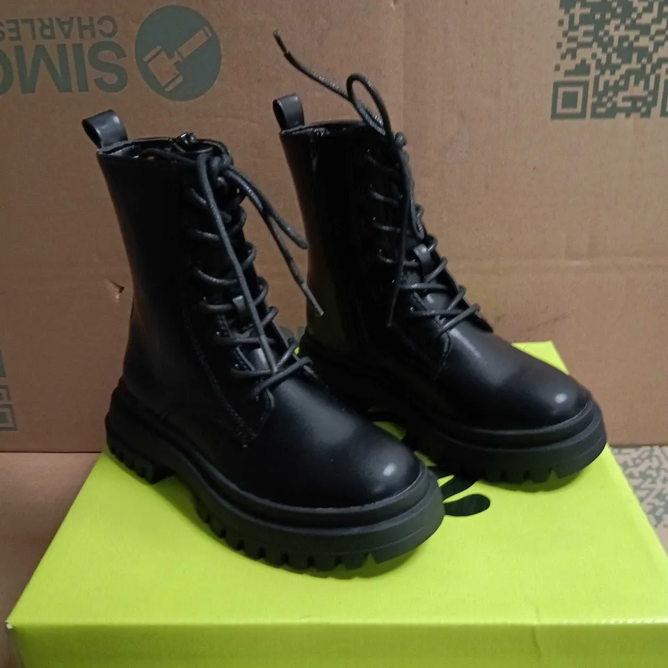 KOI KIDZ MAGIC DREAMERS LACE UP BOOTS BLACK SIZE 11