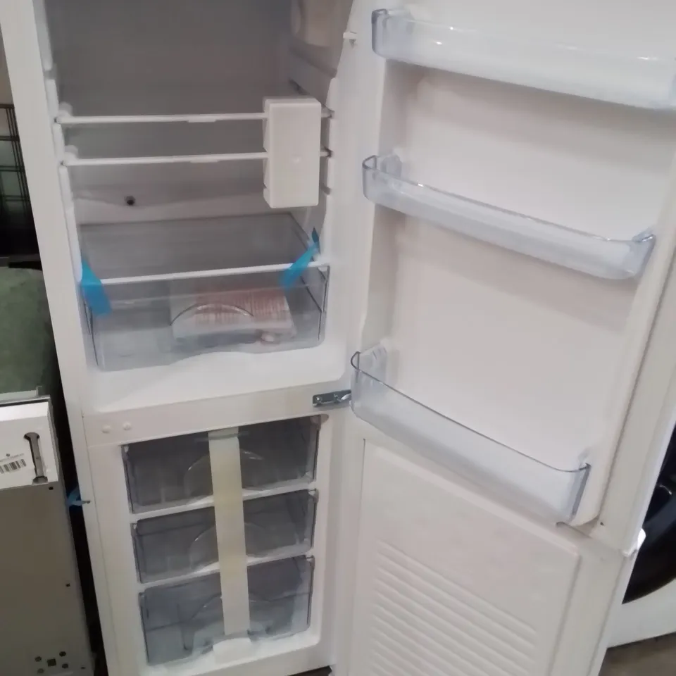 SWAN SR15690W 48CM WIDE, 144CM HIGH, 50/50 SPLIT COMPACT FRIDGE FREEZER - WHITE