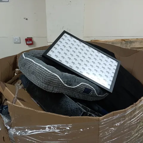 PALLET TO CONTAIN A LARGE AMOUNT OF ASSORTED ITEMS TO INCLUDE DOG BED, PICTURE FRAME, CLOTHING ETC