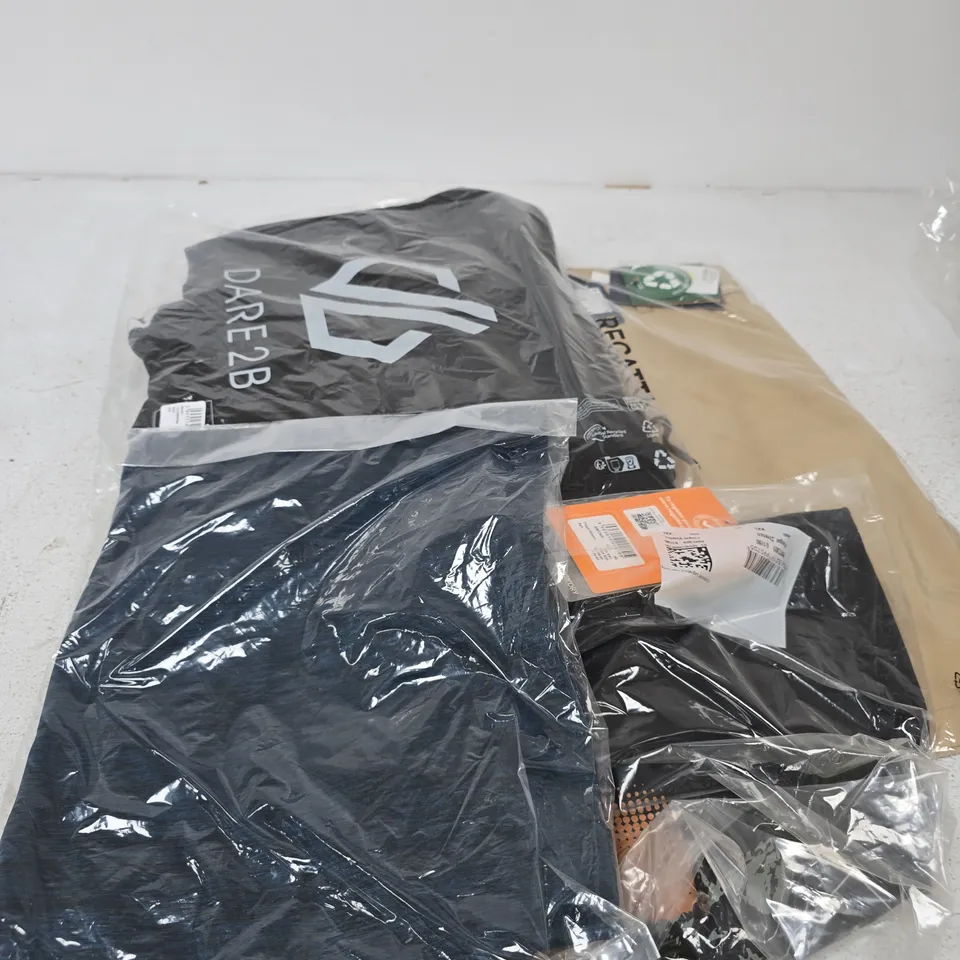 APPROXIMATELY 37 ASSORTED BRAND NEW REGATTA CLOTHING ITEMS IN VARIOUS SIZES, STYLES & COLOURS TO INCLUDE FINGAL STRETCH TOP, CAMBER JACKET ETC 
