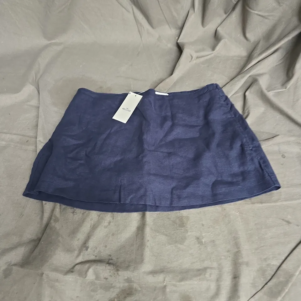 HOLLISTER MINI SKORT IN NAVY SIZE S