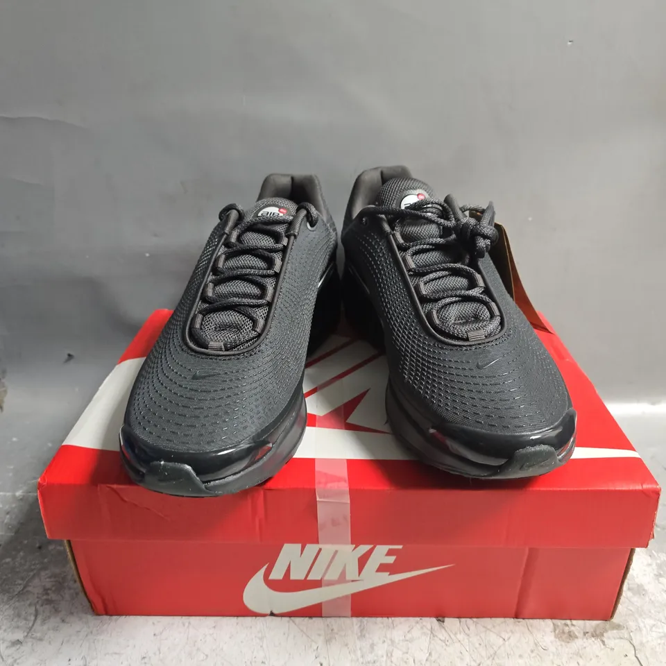 BOXED PAIR OF NIKE AIR MAX DN TRAINERS IN GREY - UK 10.5